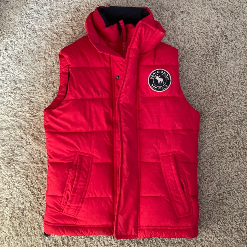 Rarely worn vest. Great shape! Size M w/ 2 pockets